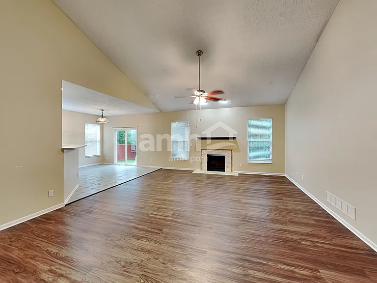 1095 Mastell Dr — Photo 6