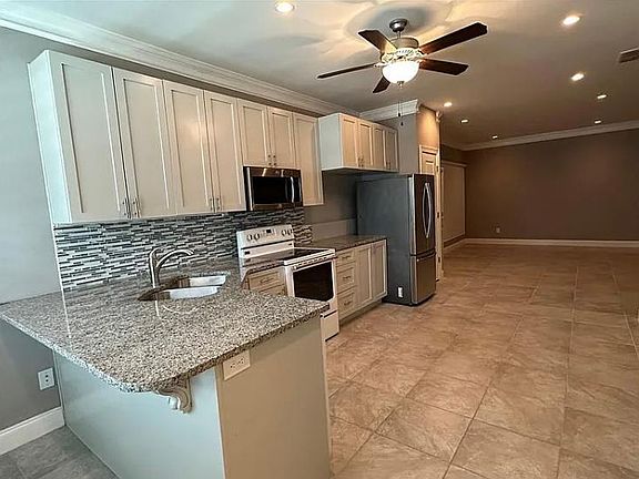 2nd image of 2714 Prado Ln #2