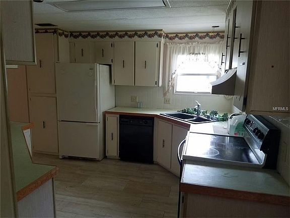 3rd image of 2140 Wax Myrtle Dr