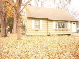 637 Skillman Ave W, Roseville, MN 55113