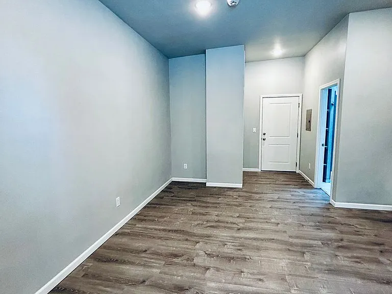 112 N Wenatchee Ave — Photo 14