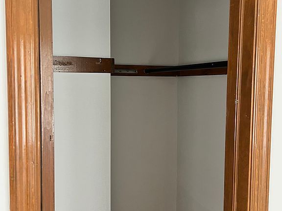 4th image of 364 Chestnut Ave #2