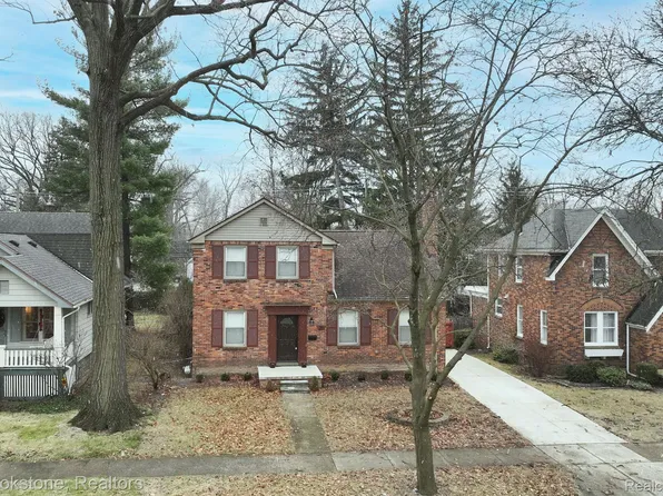 26 Fairwood Blvd, Pleasant Ridge, MI 48069