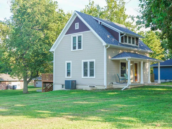 128 Lincoln Ave, Holton, KS 66436