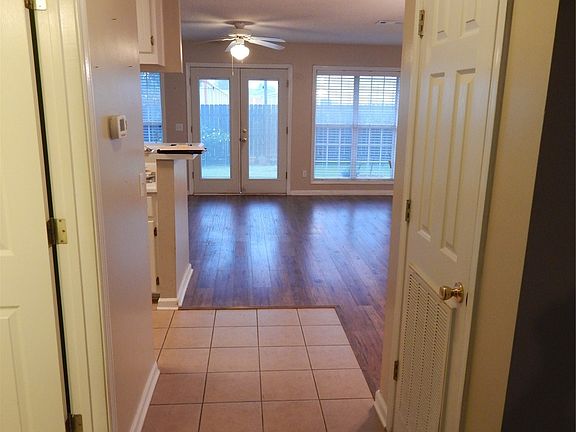 5th image of 154 Woodmere Dr