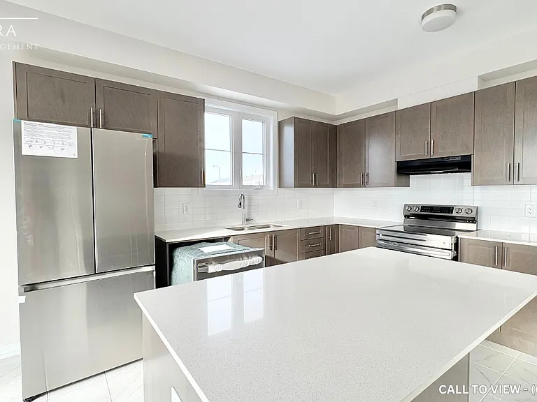 535 Oldenburg Ave — Photo 4