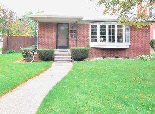 20201 Beaufait St, Harper Woods, MI 48225