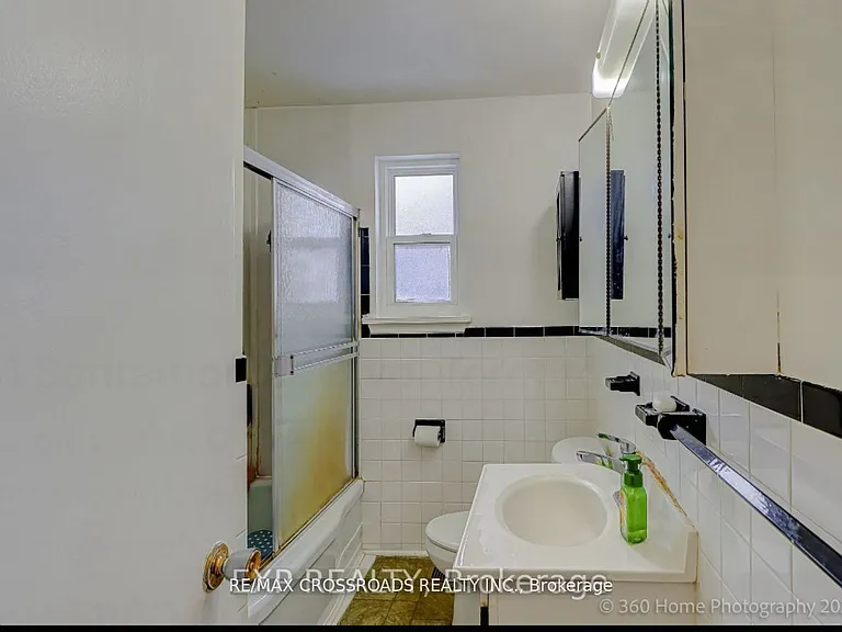 51 Santamonica Blvd S — Photo 5