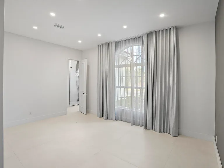 3201 E Stonebrook Cir — Photo 27