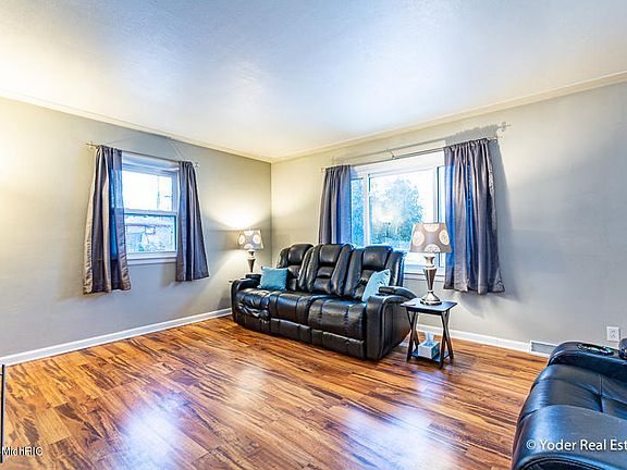 3rd image of 3548 Collingwood Ave SW