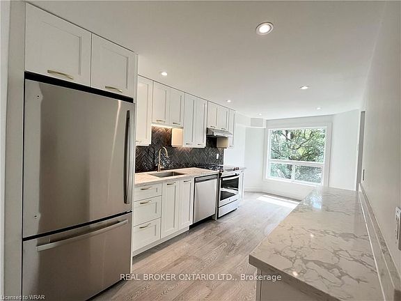 4th image of 412 Exmoor St