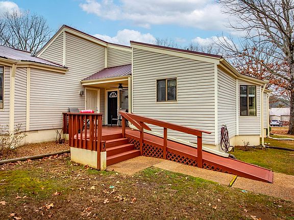 2nd image of 134 Richwood Dr #3