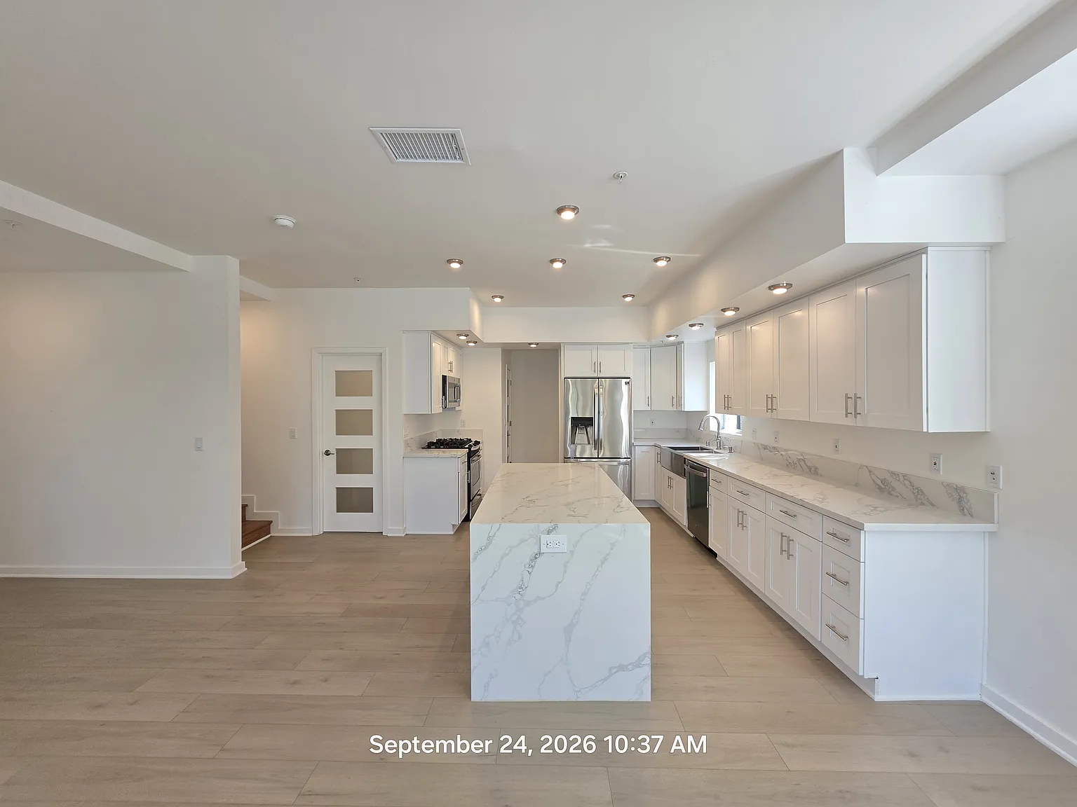 3 bed, 2.5 bath, 1932 sqft, $5,500 — Photo 2