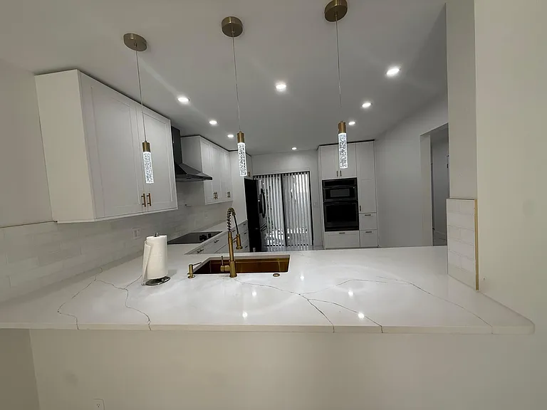 6744 Canary Palm Cir — Photo 17