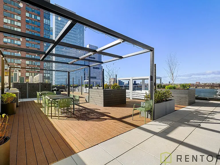 555 W 45th St #101N — Photo 17