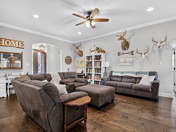 3rd image of 5022 Maple Leaf Dr