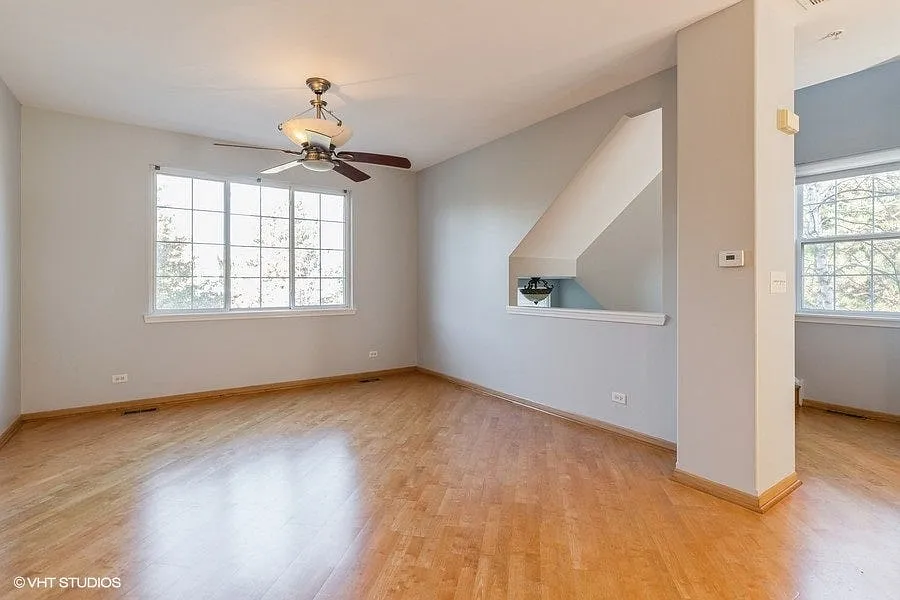 3 bed, 3.5 bath, 1650 sqft, $3,300 — Photo 2