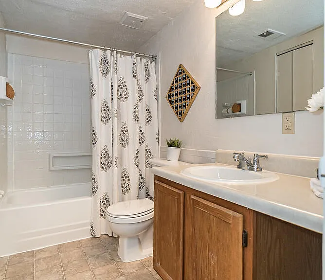 Bennington Heights — Photo 32