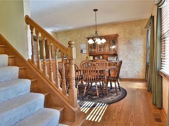 3rd image of 2134 Norton Ln