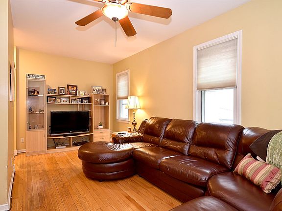 4th image of 5608 N Ozark Ave