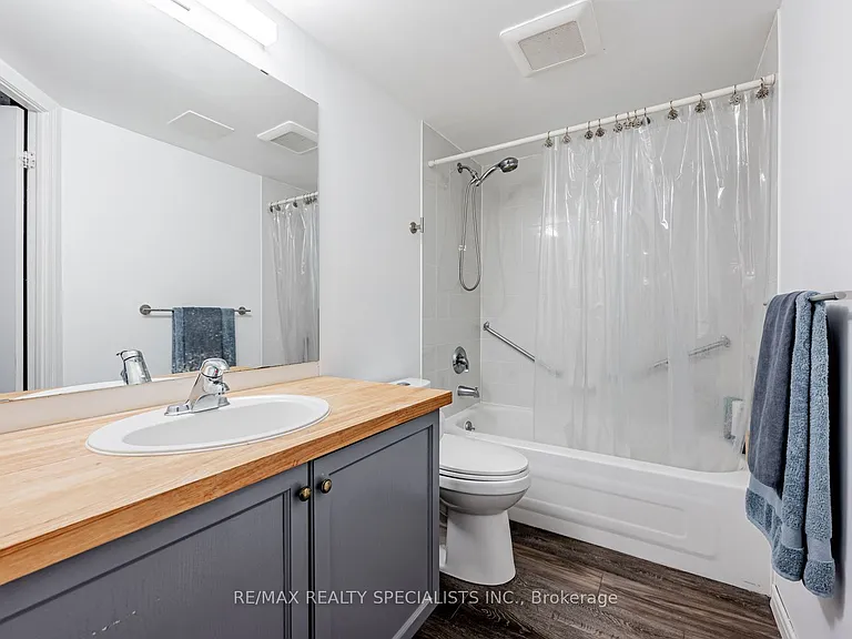 140 Bathurst St #208 — Photo 20