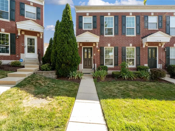 1311 Parkview Estates Dr, Ballwin, MO 63021