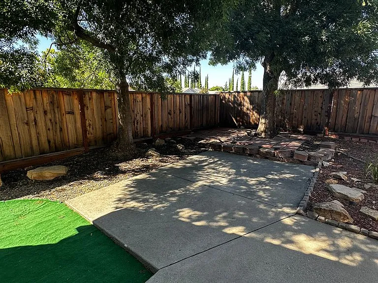 4901 Hillridge Way — Photo 11