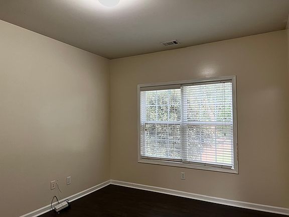 5th image of 2127 Longmont Dr