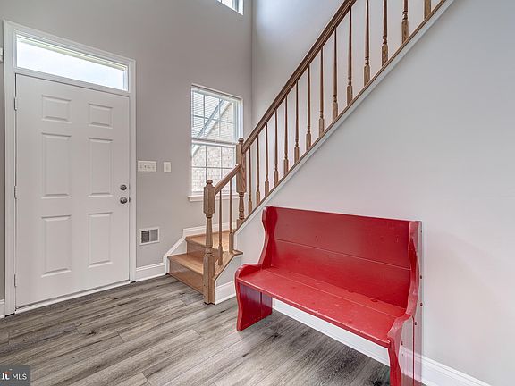 4th image of 602 Bluff Ct NE