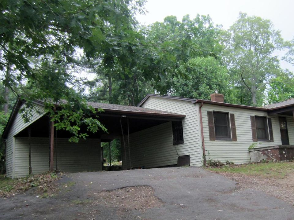 2nd image of 711 Victor Dr