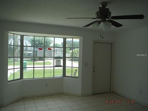 3rd image of 972 Roseway Ter NW