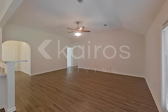 4 bed, 2.0 bath, 1857 sqft, $2,195 — Photo 4