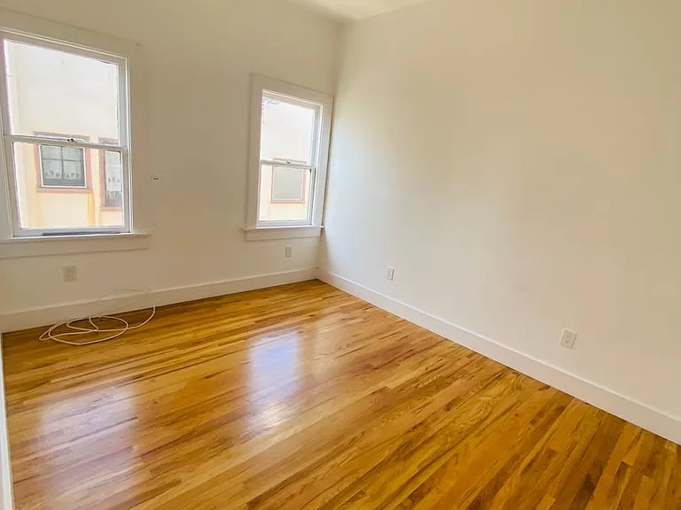 1672 S Harvard Blvd — Photo 18