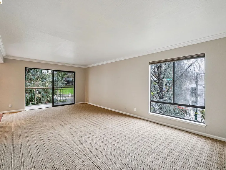 300 N Civic Dr #403 — Photo 2