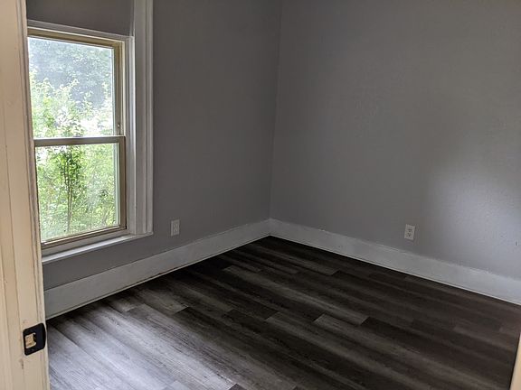 5th image of 924 W Ionia St APT 2
