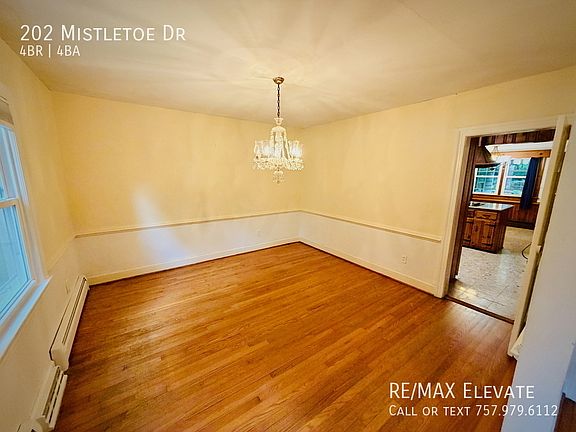 5th image of 202 Mistletoe Dr