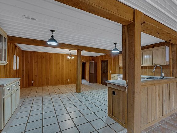 5th image of 233 Macarthur Ln