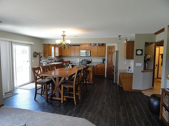 2nd image of 1388 Parkview Dr