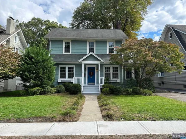 53 Garden Pl, Westwood, NJ 07675