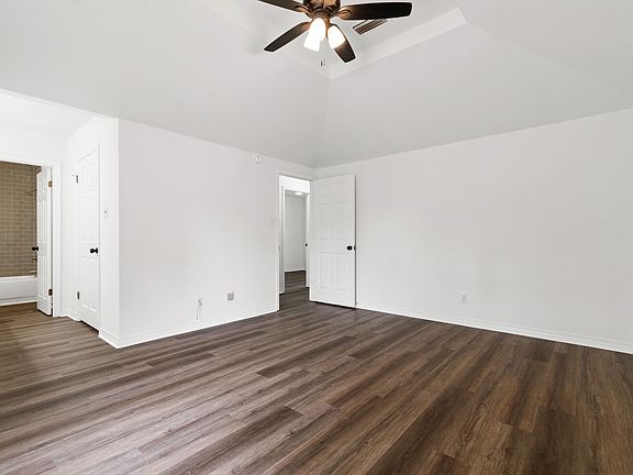 2nd image of 5435 Country Club Blvd