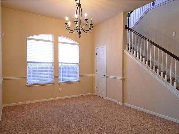 4th image of 724 Edwards Walk Dr