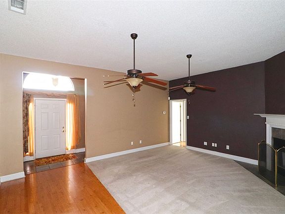 4th image of 211 Autumn Woods Dr