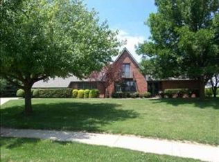 3 Bedford Ct, Bloomington, IL 61704