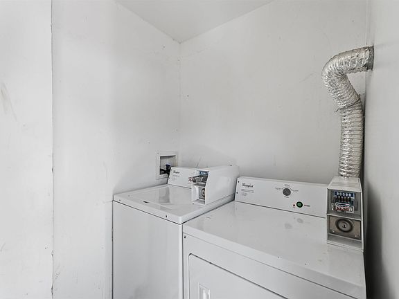 3rd image of 600 Main St