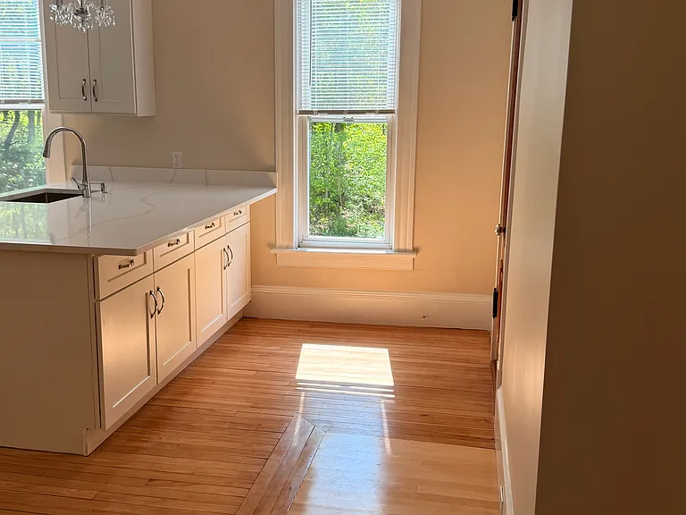 143 Main St #6 — Photo 7