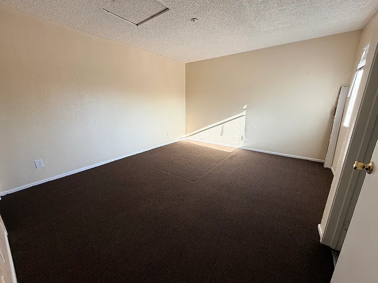 17450 Arrow Blvd — Photo 6