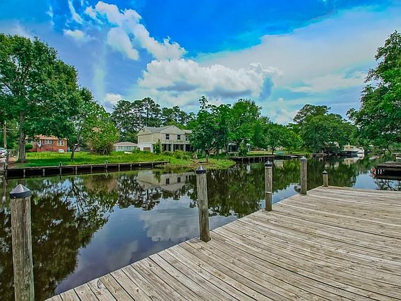 5th image of 3046 S Palm Dr