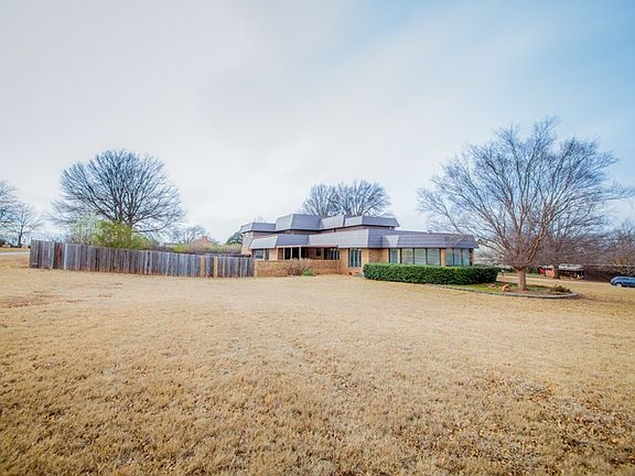 3rd image of 2418 S Country Side Dr