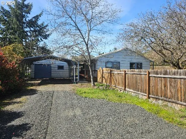 338 NW Civil Bend Ave, Winston, OR 97496