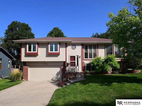 15214 Redwood St, Omaha, NE 68138